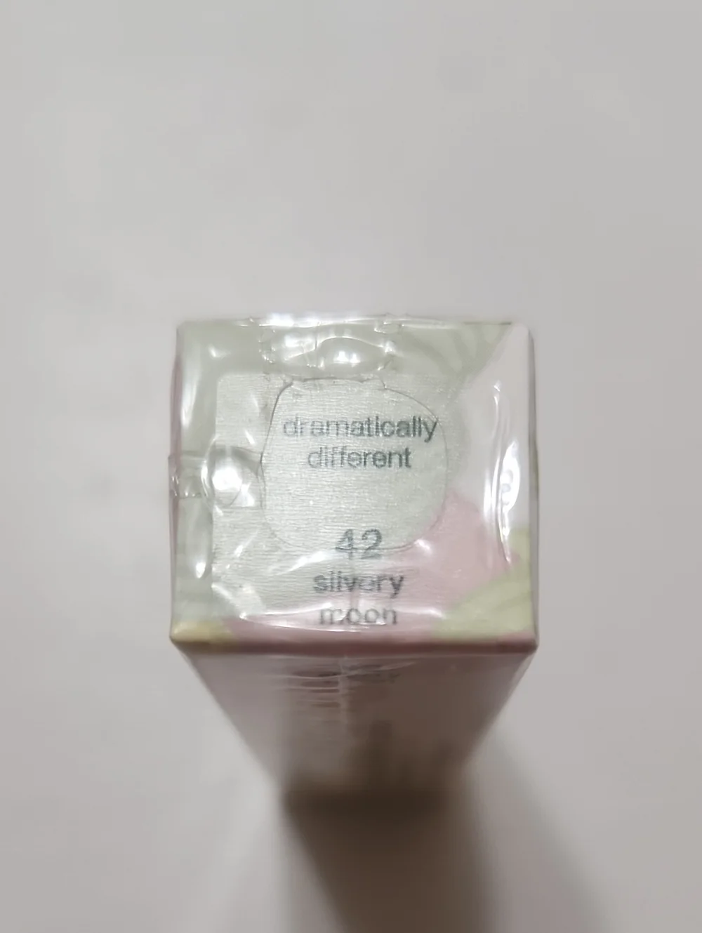 CLINIQUE Silvery Moon Dramatically Different Lipstick